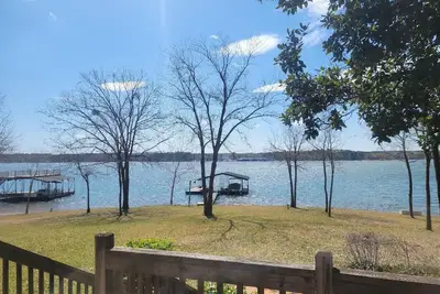 Image de 4-928l Hartwell Marina Vista - Pets welcome - Wifi - Level Lakefront Lot