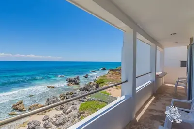 Image de Casa Perla Suite 2 : Caribbean Oceanfront 2 Bdrm w/rooftop dipping pool