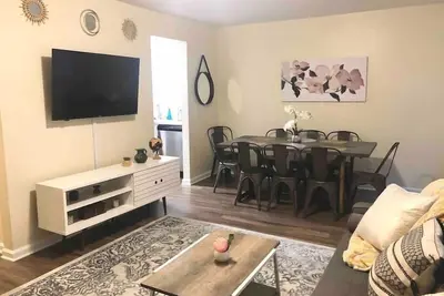 Image de ★ Radiant Retreat ★ King Bed ★ Long Term Stays ★