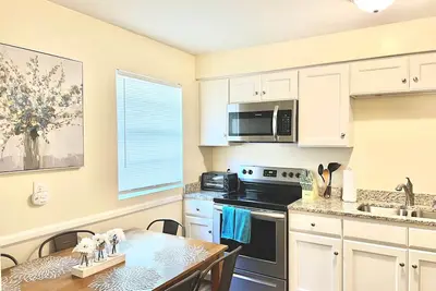 Image de ★Prime Pad ★ King Bed ★ Long Term Stays ★ Duke★