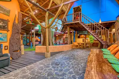 Image de Crystal House located on beautiful Beach front property