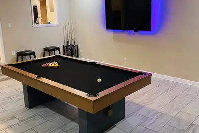 Image de Single family home Hot tub full deck Nearby shopping center in Beaches