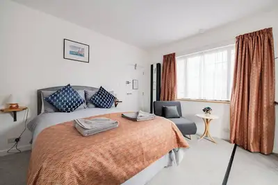 Image de Bright & Airy Studio with Private Terrace
