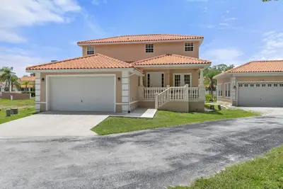 Image de Waterfront! Boat dock available for rent, pet friendly, families welcome!