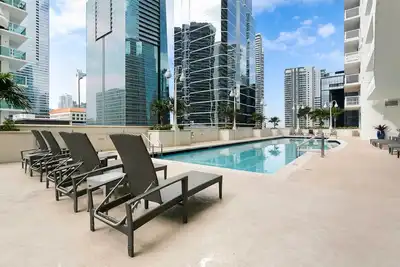 Image de Waterfront Condo w/ View ~ 6 Miles to South Beach!