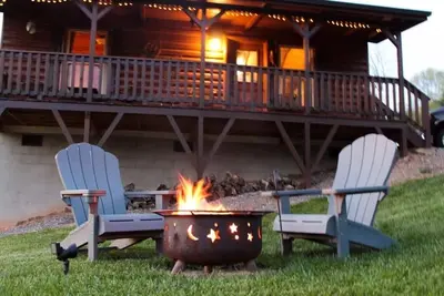 Image de The Hoot Owl - New Cabin in Black Mountain w/ views & discount Biltmore tickets!