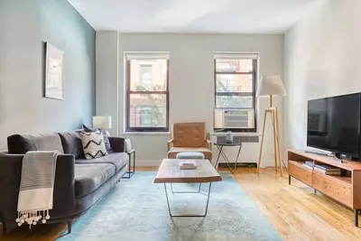Image de Immaculate Central West Village 1br, Gym, Doorman by Blueground