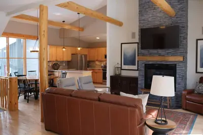 Image de Upscale, Private Mountain Duplex nestled against the forest and nature trails!