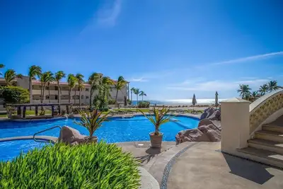 Image de Spacious 3-Bed Luxury Condo with Stunning Sea Views