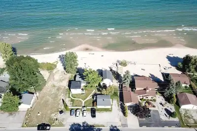 Image de Cottage with private beachfront on Lake huron
