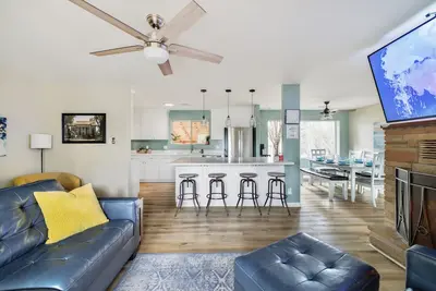 Image de 4 Bdrm - 2 Ba - 5 Min to Whiskey Row + Arcade + Fire Pit + Ev Charger + Pets!