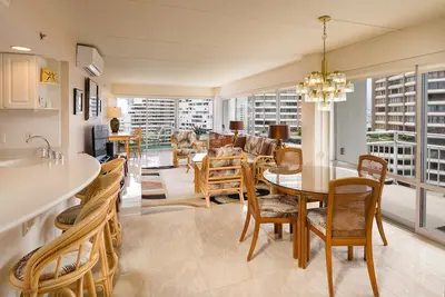 Image de Awesome Spacious City & Mountain View 2bed/2bath Ilikai Suite #1009