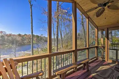 Image de Secluded Waterfront Cabin on hiking trails! Lake on one side river on the other.