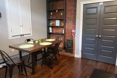 Image de Fresh Modern Industrial Split  Level  Apartment