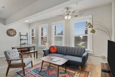 Image de Downtown King Apartment w/ King Bed