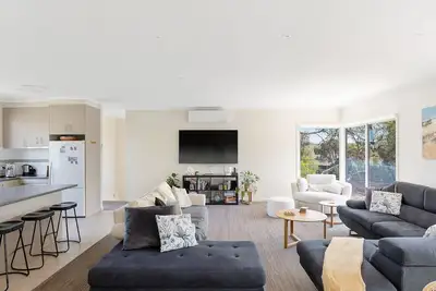 Image de Bloomfield Vistas - 1 minute walk to the beach