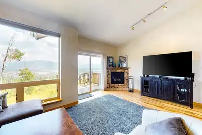 Image de Mountain view home with high-speed WiFi and washer/dryer
