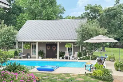 Image de \"Resort-Style\" Troy's Preferred Countryside Estate
