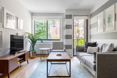 Image de Cozy + Quaint Chelsea 1br w/ Doorman, Gym, Balcony by Blueground