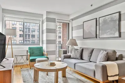 Image de Ideal Chelsea 1br w/ Office nook, Balcony, Doorman by Blueground