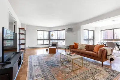 Image de Airy Midtown East 2br w/ Doorman, W/D, nr. Central Park, by Blueground