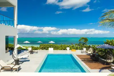 Image de Villa DelEvan 4e / Beachfront 6 bedroom house on the Grace Bay Beach,