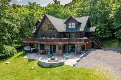 Image de Mountain Lodge w/ Fire Pit, Games & Lake Fun