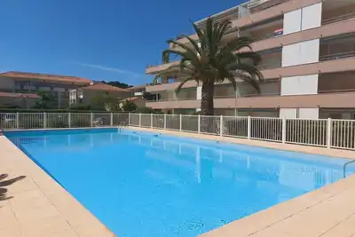 Image de Appartement Le Lavandou 30 m2 avec piscine, à 400m de la plage