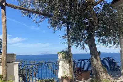 Image de Joyful seafront villa on the Sorrento coast with stunning view on Naples Gulf
