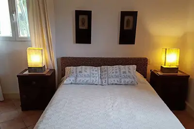 Image de Cozy 2bd apt with sea views, on the beach, with Tv/internet/pool/parking