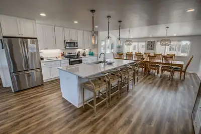 Image de Oceanview, Private Pool, Sleeps 16, Dogs okay, close to beach, Pickleball Court!