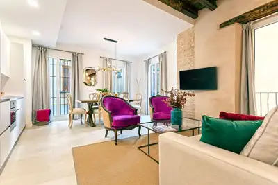 Centrical 3bd Apt with Modern Design. Feria Ii