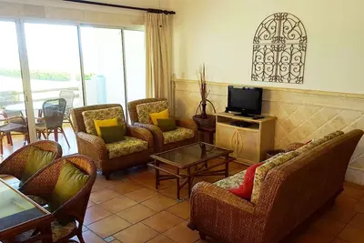 Image de Groundfloor sea-view condo, 2bd/2bt, quiet beachfront residence, guest-friendly