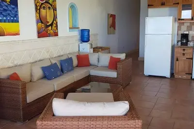 Image de Top-floor guest-friendly apt with sea views, 2bd/2bt, oceanfront residence