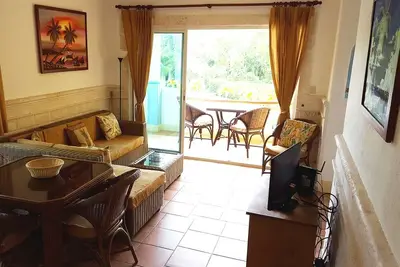 Image de Quiet, warm Caribbean oceanfront residence, ready to welcome you…