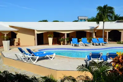 Image de 1bd condo in lush tropical settings, Ac/pool/internet/Tv