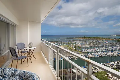 Image de Incredible Ocean/Harbor View 1 Bedroom  Ilikai Suite #1529