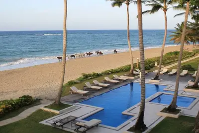 Image de Luxury condo in beachfront residence with kite-surfing lessons, 2bd 2bth, pool