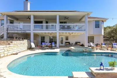 Image de Hill Country Retreat w/ Pool, Tiki Bar & 5 Acres – Sundown Escape