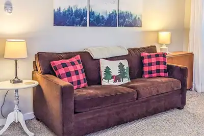 Image de Downtown Condo w/ Electric Fireplace, WiFi & Shuttle Stop Across the Street