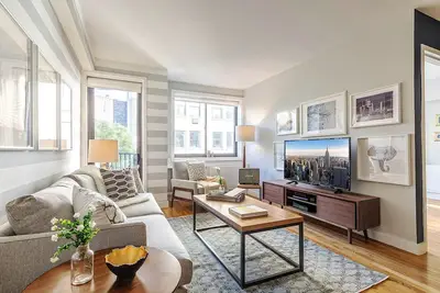 Image de Spacious Chelsea 1br w/ Gym, Balcony + Doorman by Blueground