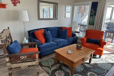 Image de Oceanfront@ The Lucky Duck- 100% renovated, clean, cozy & well-appointed.