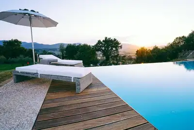 Image de Villa à Rota avec 8 chambres à coucher, 18 couchages
