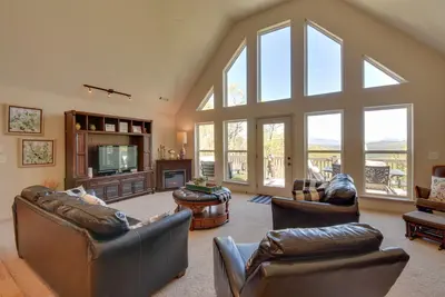 Image de Mtn Views, Game Room, Hot Tub! Lakemont Retreat