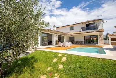 Image de Modern villa with 4 bedrooms and pool near Pula
