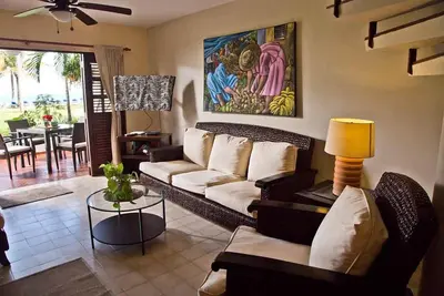 Image de Luxury oceanfront 2-story townhouse, right on the sand. . .