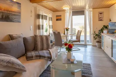 Image de Idyllic vacation apartment directly on Lake Neuensien