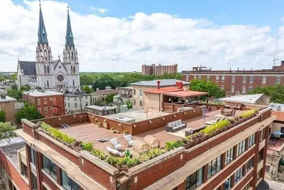 Image de Heated Pool Access | Penthouse Downtown with Private Rooftop Deck! By Southern Belle Savannah
