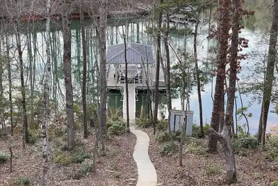 Image de Beautiful waterfront home on a private cove in Lake Keowee w/ hot tub
