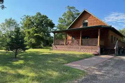 Image de Charming Getaway Nestled in the Heart of the North Woods!